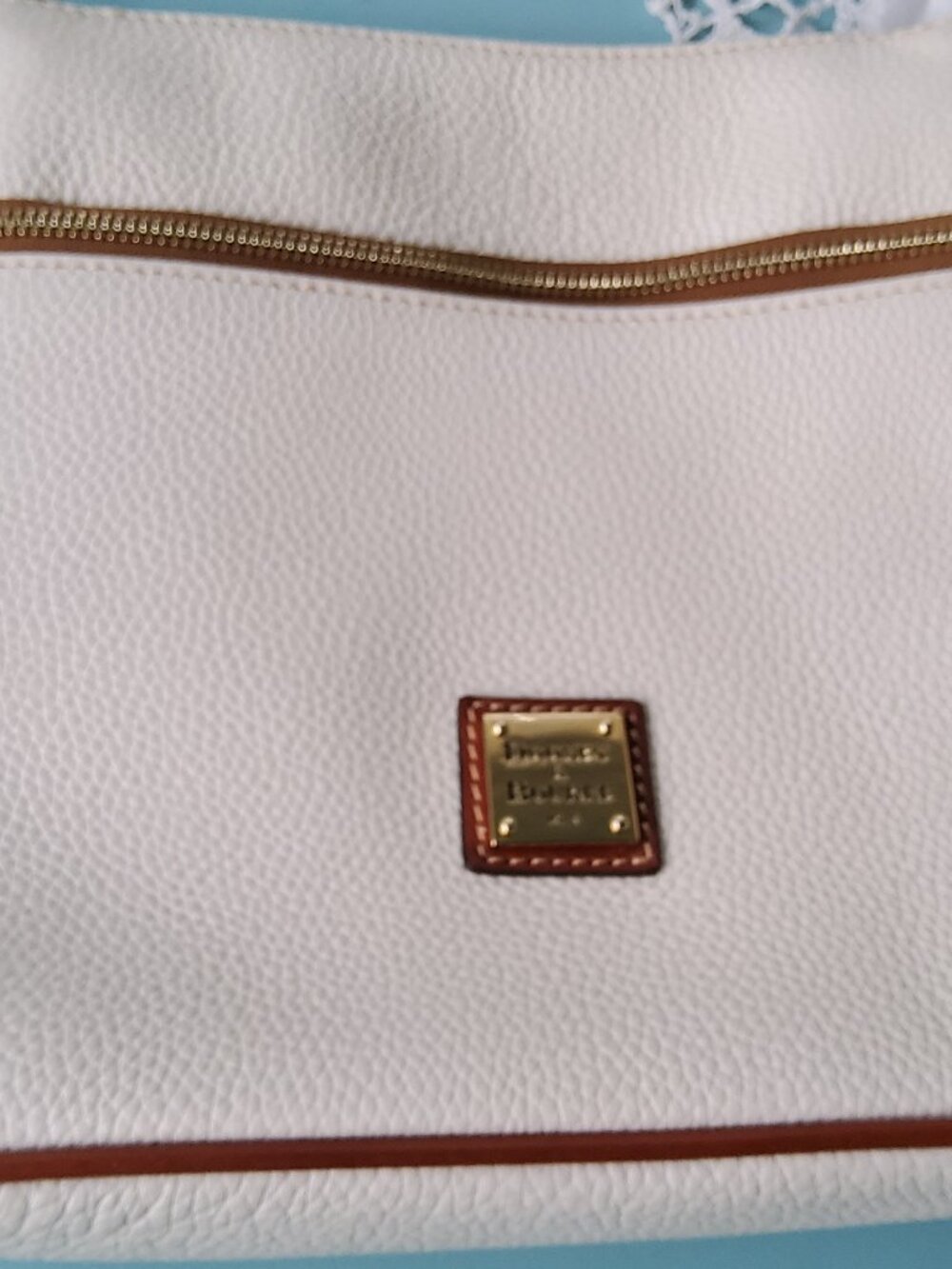 Dooney & Bourke Like new Pebble Grain Crossbody Handbag in Bone - Picture 3 of 12